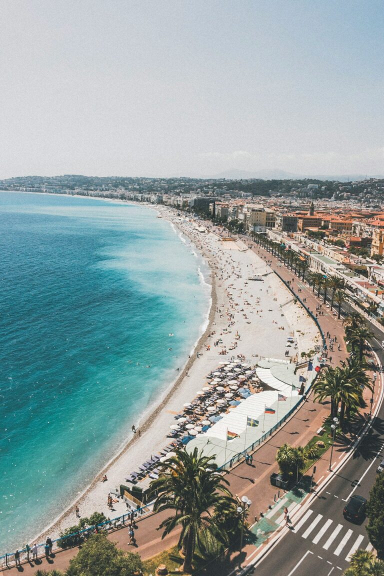 Promenade des Anglais à Nice, vue depuis la colline du Château