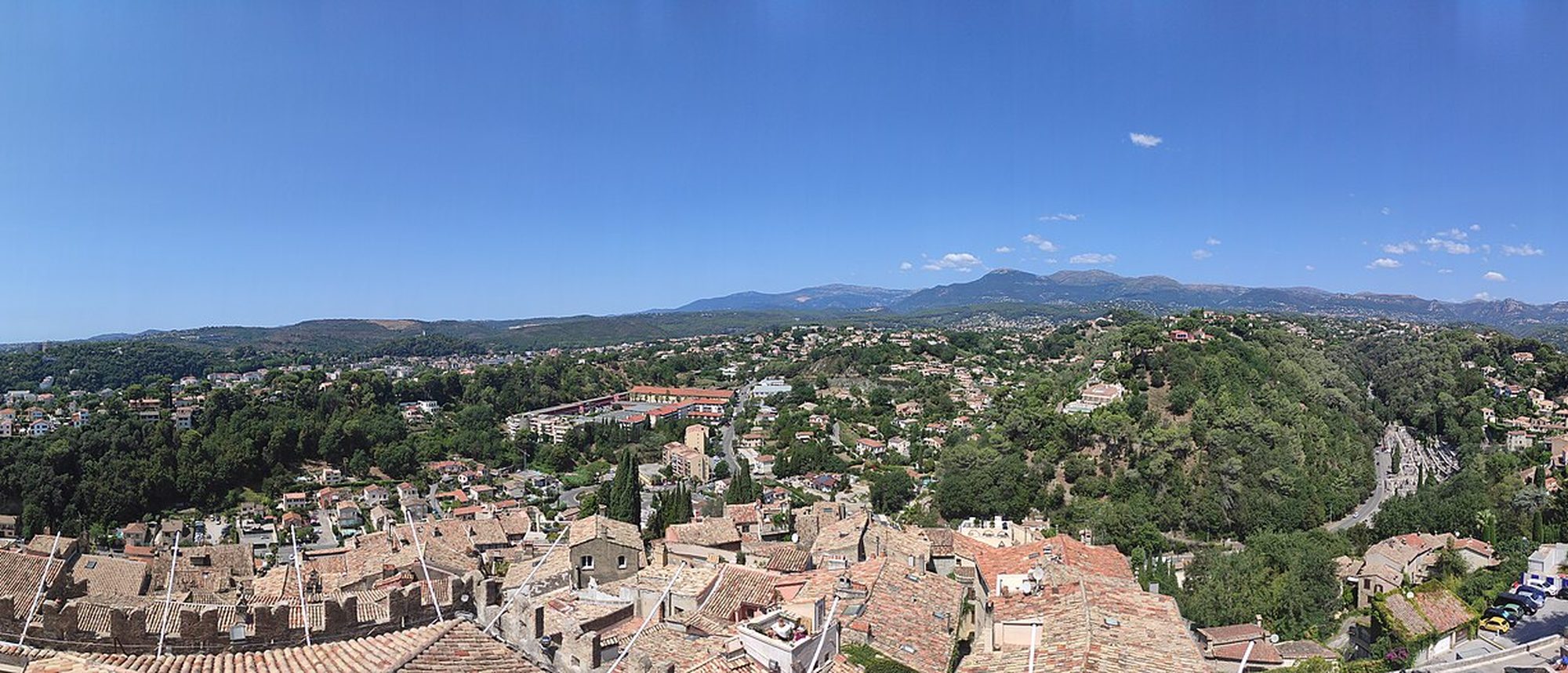 Cagnes-sur-Mer vue d'en haut, entre les collines et la mer