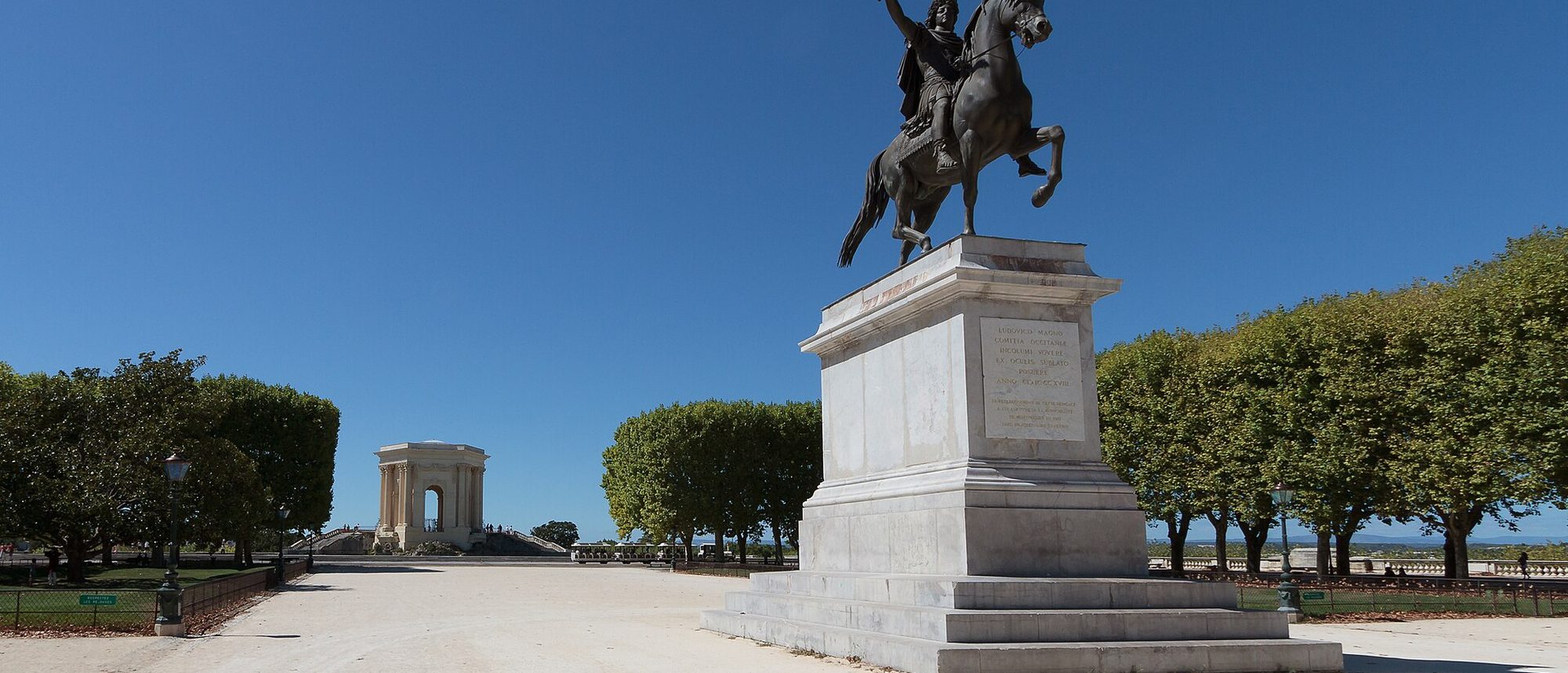 Montpellier, la promenade du Peyrou et l'arc de triomphe
