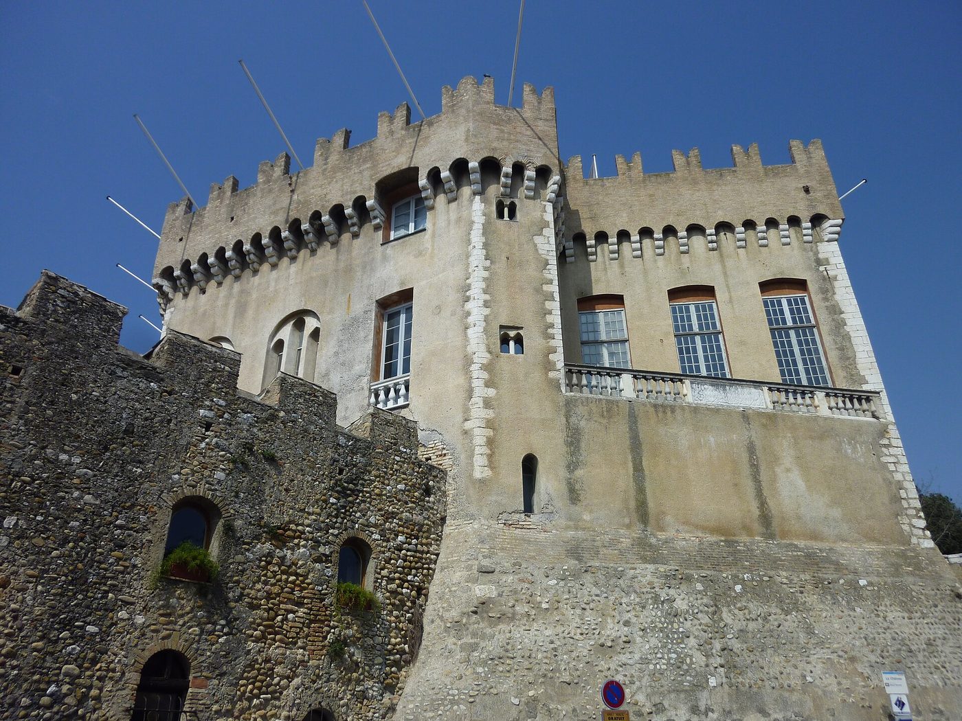 Le château Grimaldi du Haut-de-Cagnes — agence SEO Cagnes-sur-Mer Décupler, depuis Nice