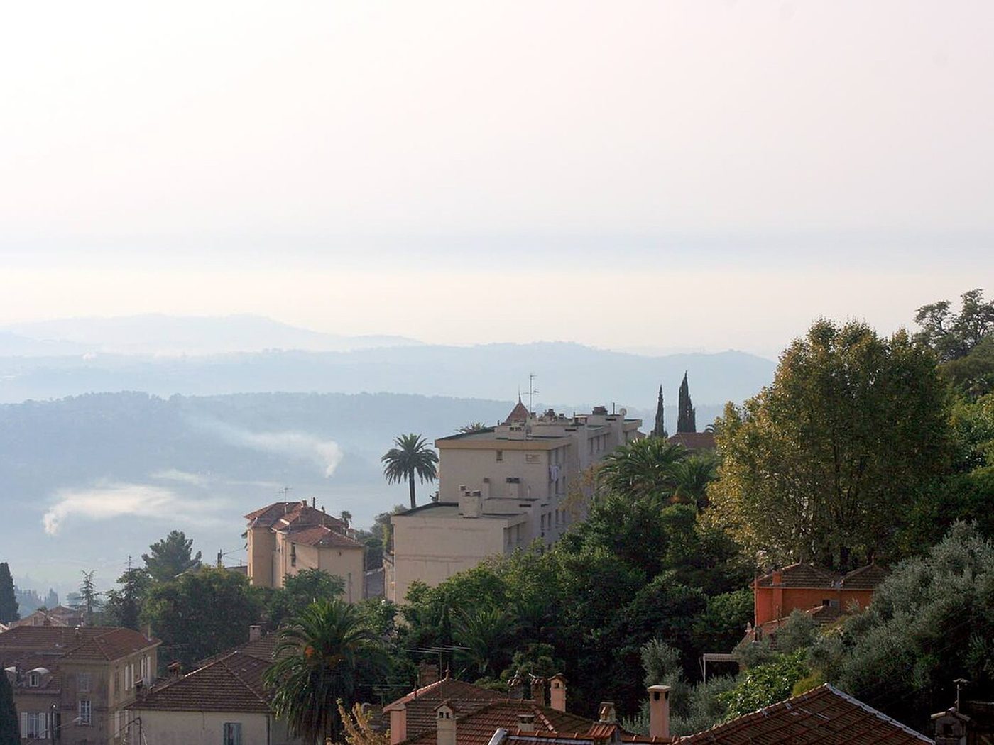 Le pays de Grasse face à la mer — agence SEO Grasse Décupler, depuis Nice