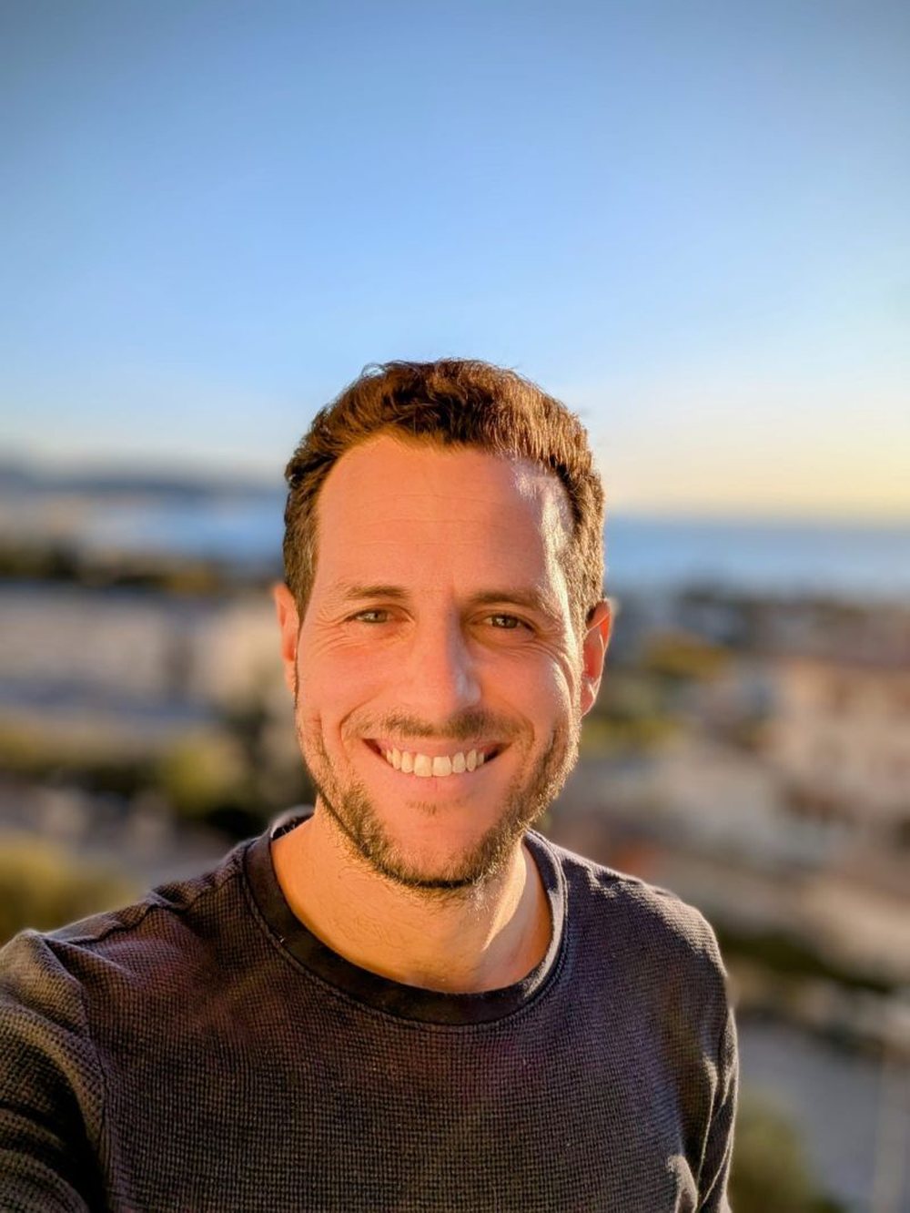 Nathan Fenina, auteur de GEO Ready, le référentiel d'optimisation GEO de Décupler